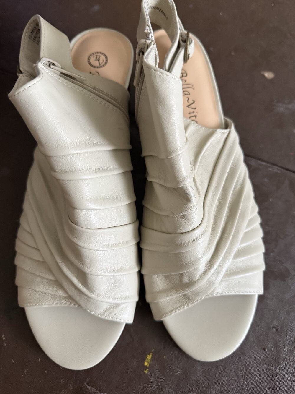 Bella-Vita Ankle Booties Off White Block Heel Side Zip Peep Toe Sz Leather 9.5